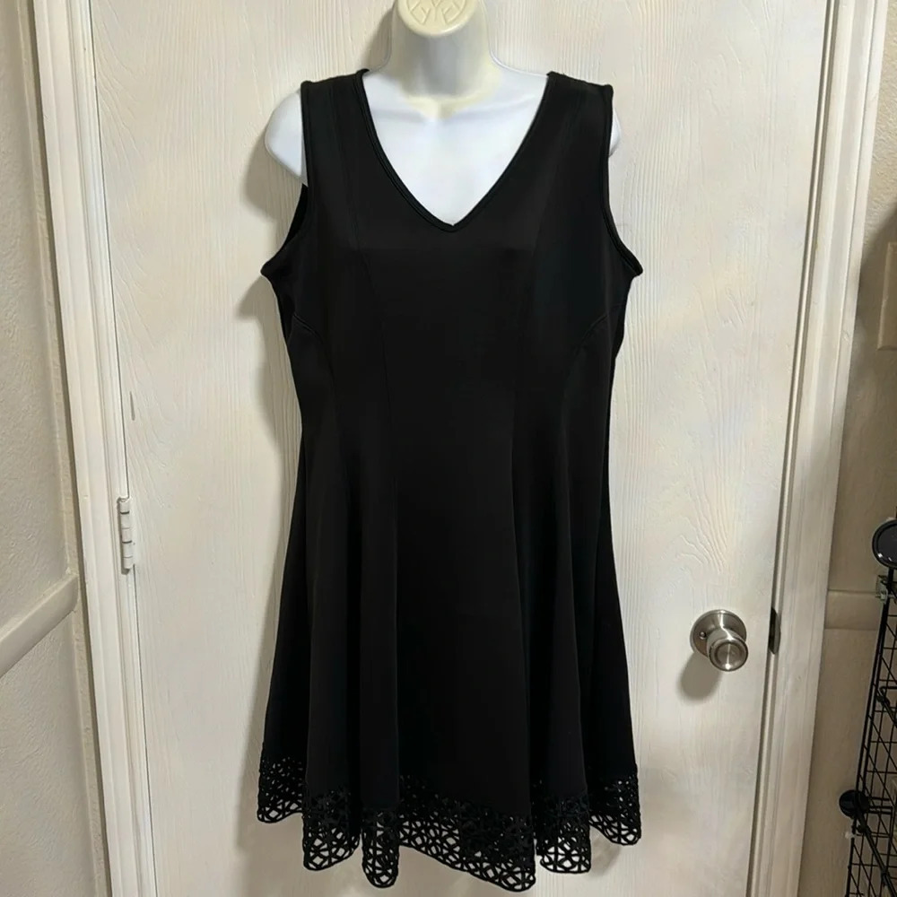 Chatta B Simple Elegant Flowy Black Dress Women’s Size 10 Cocktail Dress Office